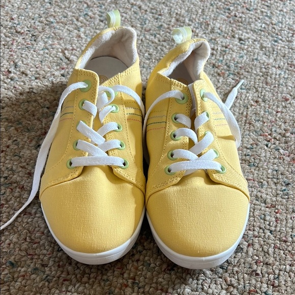 Vionic Yellow and White Sneakers with Classic Low-Top Design - Picture 4 of 7